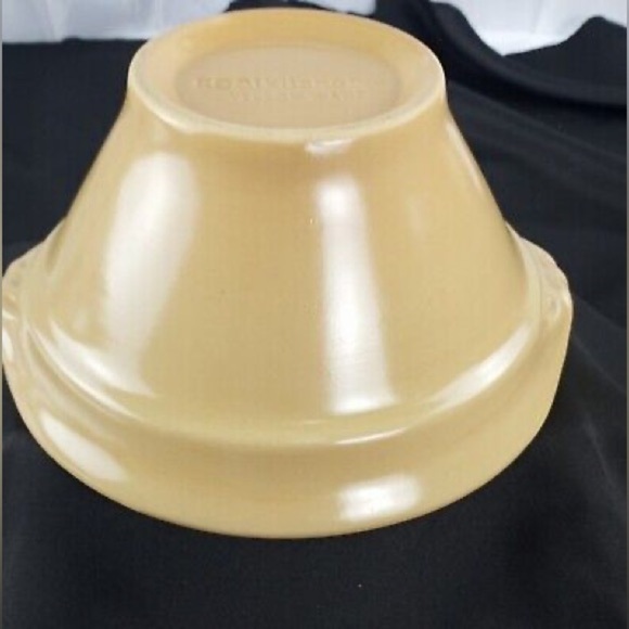 REAL KITCHEN YELLOW WARE YELLOW MIXING BOWL, SERVING BOWL WITH SPOUT NEW!!! - Picture 5 of 5